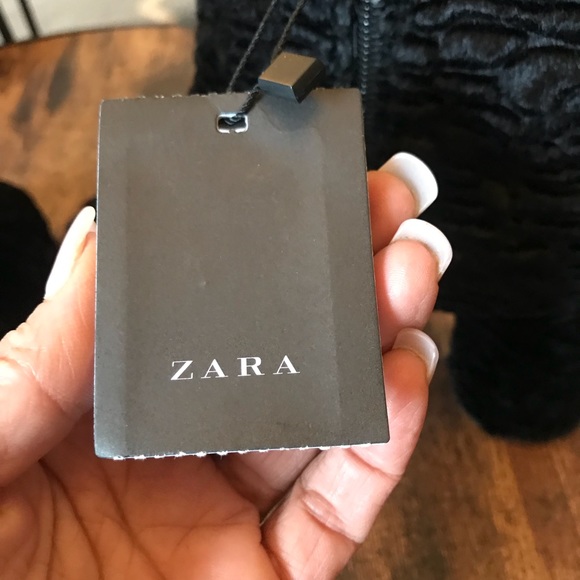 Gorgeous Zara boots. So soft and w a wavy look - Picture 8 of 8